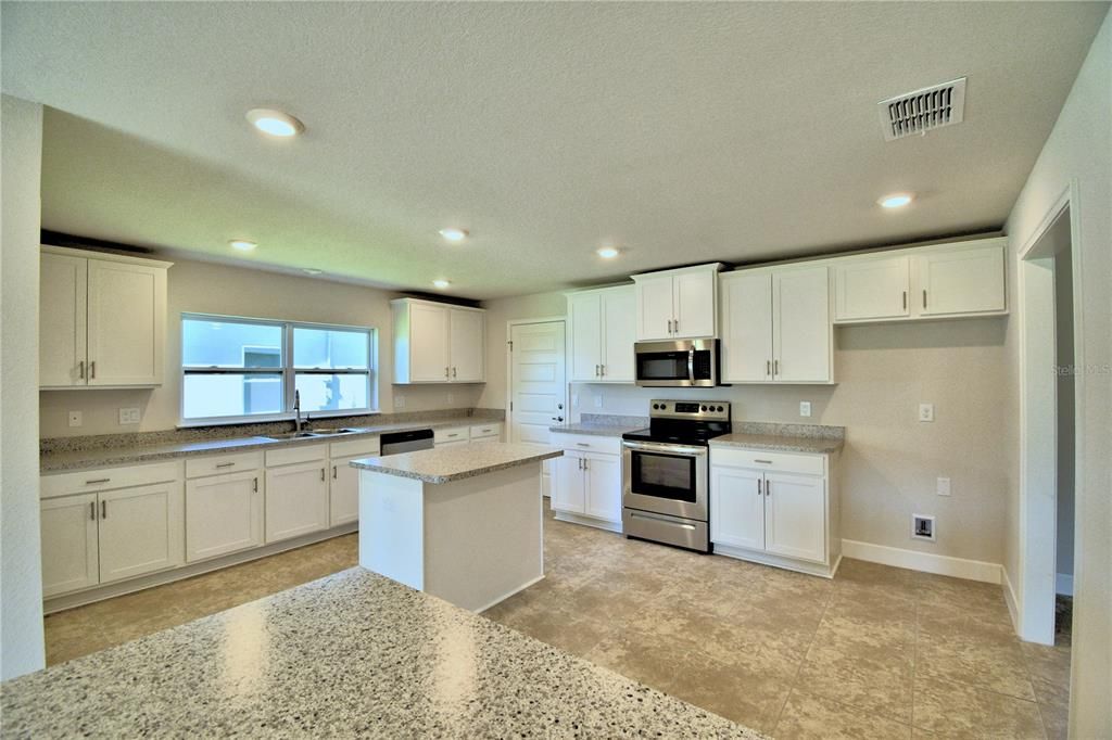 待售: $425,403 (4 贝兹, 3 浴室, 3000 平方英尺)