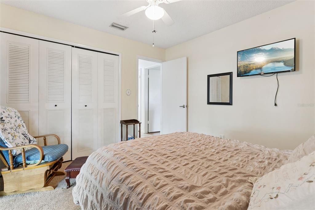 На продажу: $389,000 (4 спален, 2 ванн, 2027 Квадратных фут)