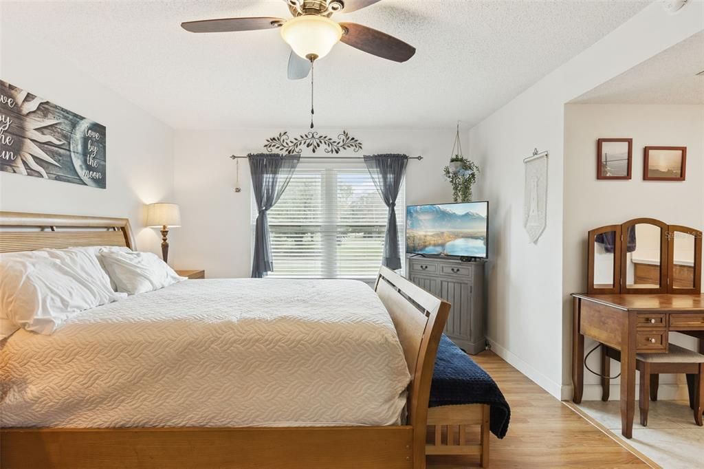 На продажу: $389,000 (4 спален, 2 ванн, 2027 Квадратных фут)