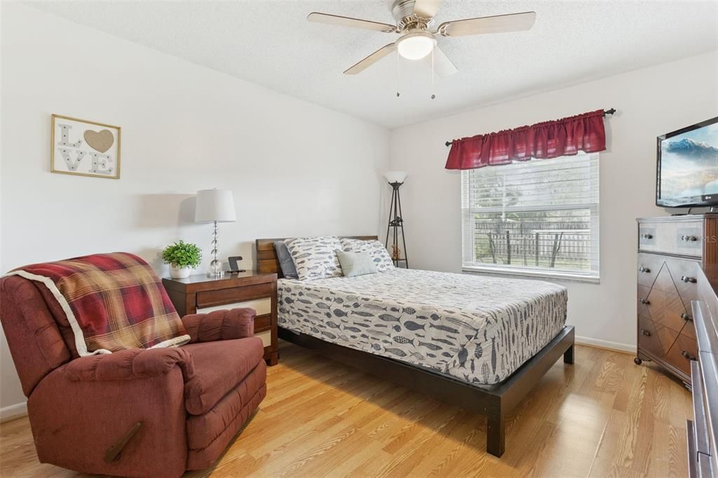 На продажу: $389,000 (4 спален, 2 ванн, 2027 Квадратных фут)