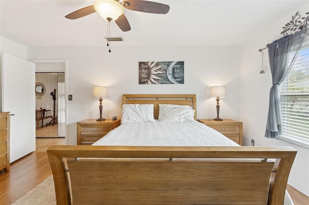 На продажу: $389,000 (4 спален, 2 ванн, 2027 Квадратных фут)