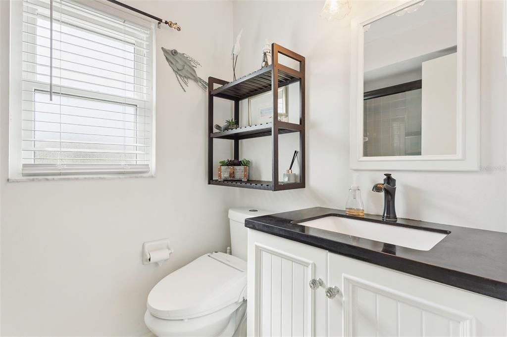 На продажу: $389,000 (4 спален, 2 ванн, 2027 Квадратных фут)