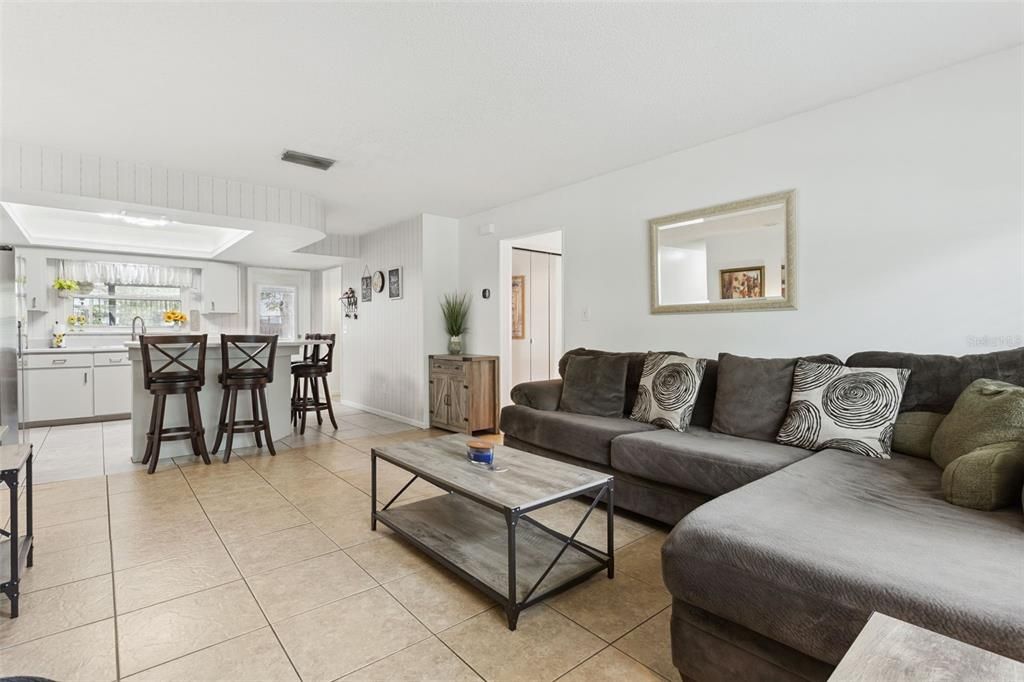 На продажу: $389,000 (4 спален, 2 ванн, 2027 Квадратных фут)