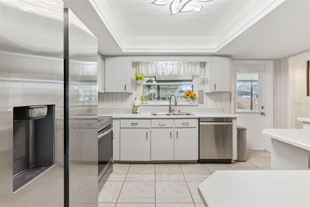 На продажу: $389,000 (4 спален, 2 ванн, 2027 Квадратных фут)