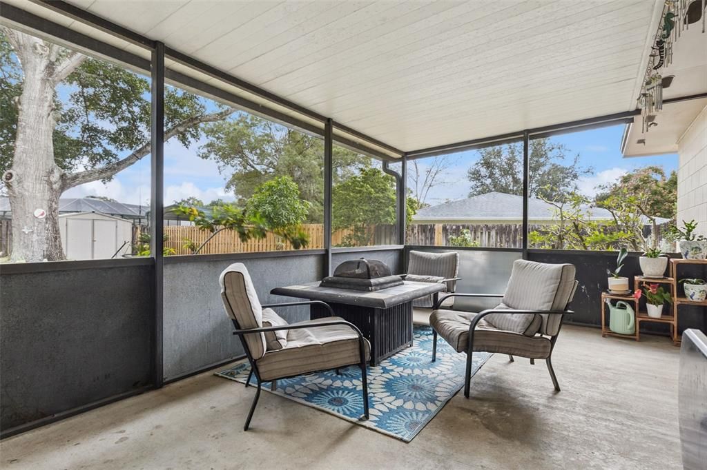 На продажу: $389,000 (4 спален, 2 ванн, 2027 Квадратных фут)