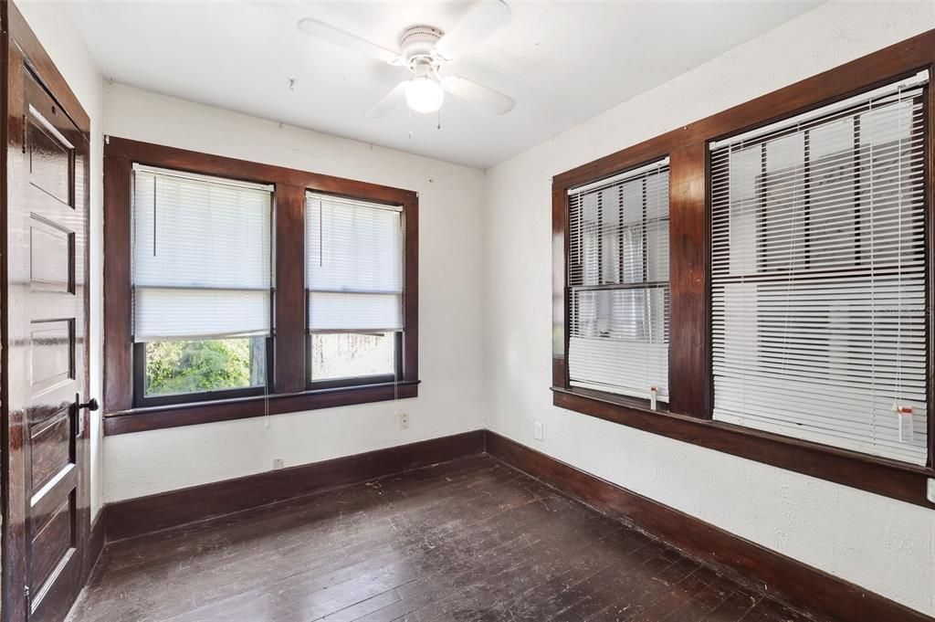 На продажу: $160,000 (2 спален, 1 ванн, 984 Квадратных фут)