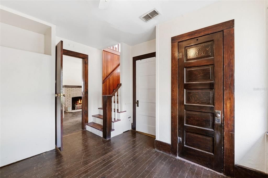 На продажу: $160,000 (2 спален, 1 ванн, 984 Квадратных фут)