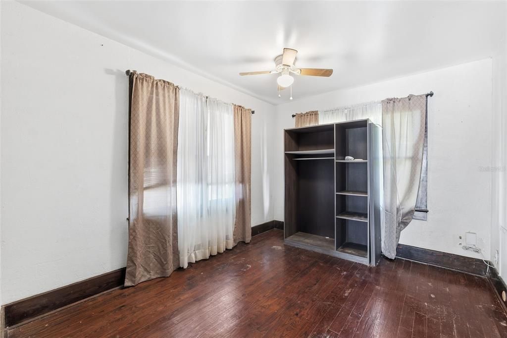 На продажу: $160,000 (2 спален, 1 ванн, 984 Квадратных фут)