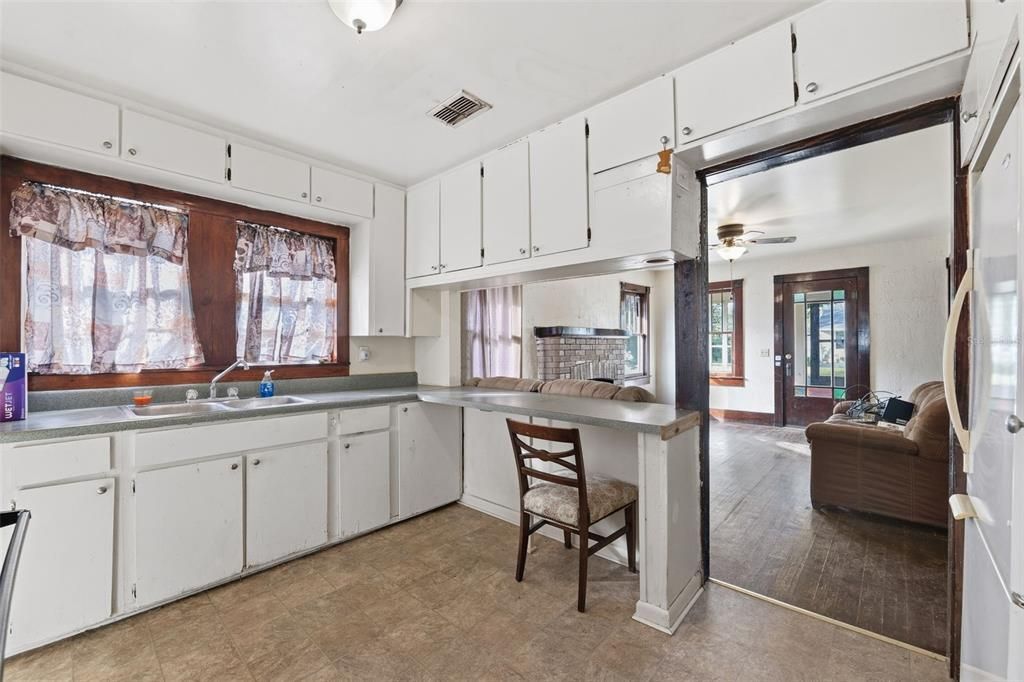 На продажу: $160,000 (2 спален, 1 ванн, 984 Квадратных фут)