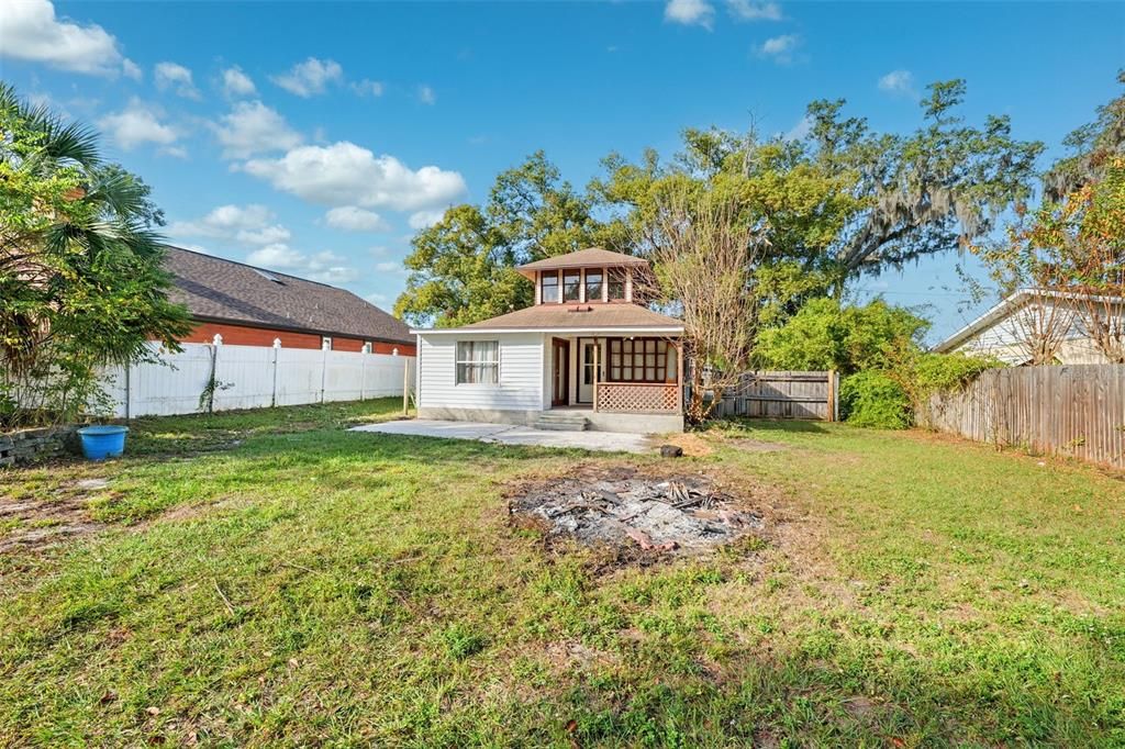 На продажу: $160,000 (2 спален, 1 ванн, 984 Квадратных фут)