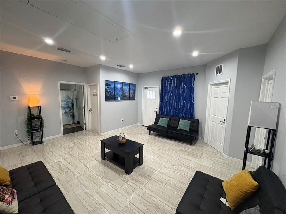 出租: $3,500 (5 贝兹, 4 浴室, 1462 平方英尺)