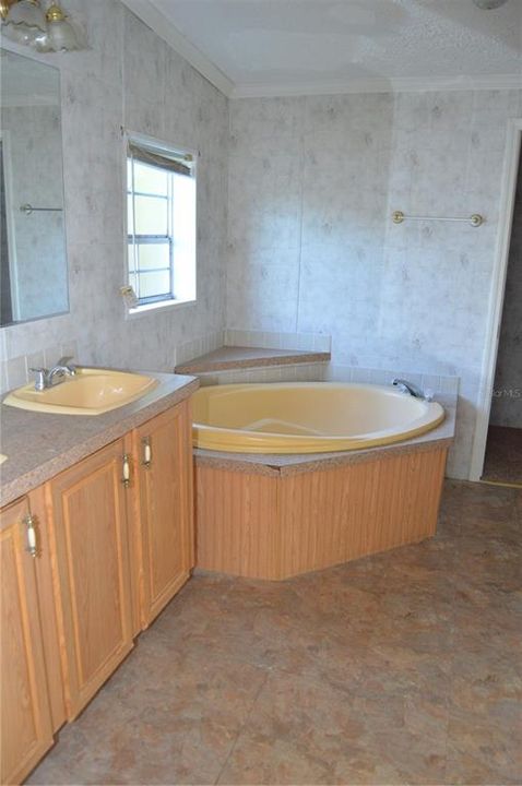 En Venta: $190,000 (4 camas, 2 baños, 2356 Pies cuadrados)