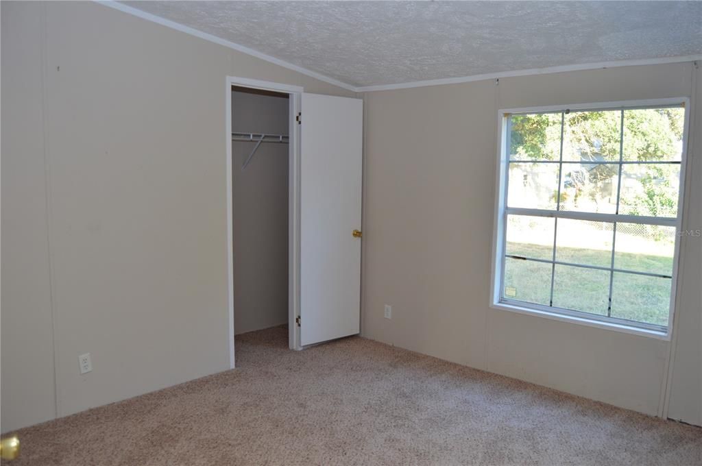 En Venta: $190,000 (4 camas, 2 baños, 2356 Pies cuadrados)