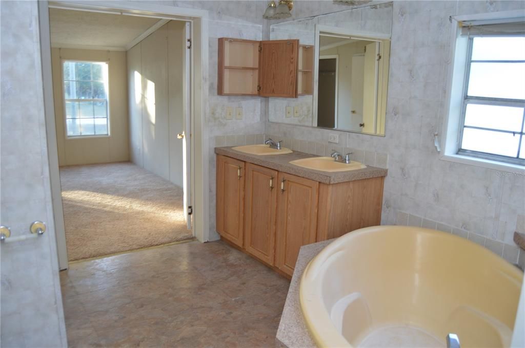 En Venta: $190,000 (4 camas, 2 baños, 2356 Pies cuadrados)