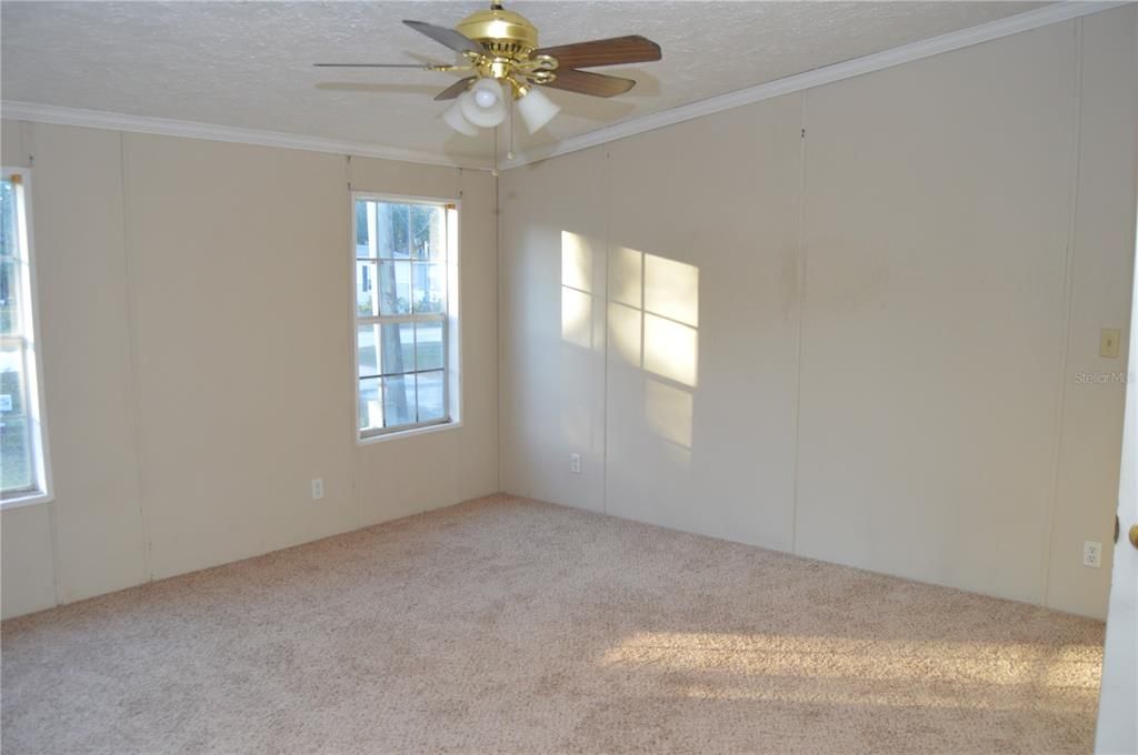 En Venta: $190,000 (4 camas, 2 baños, 2356 Pies cuadrados)