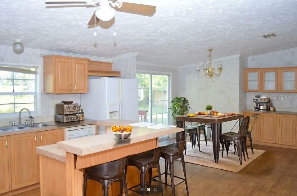 En Venta: $190,000 (4 camas, 2 baños, 2356 Pies cuadrados)