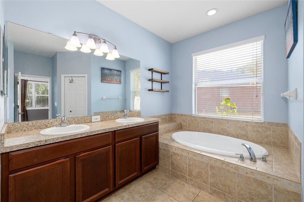 For Sale: $517,000 (4 beds, 3 baths, 2382 Square Feet)