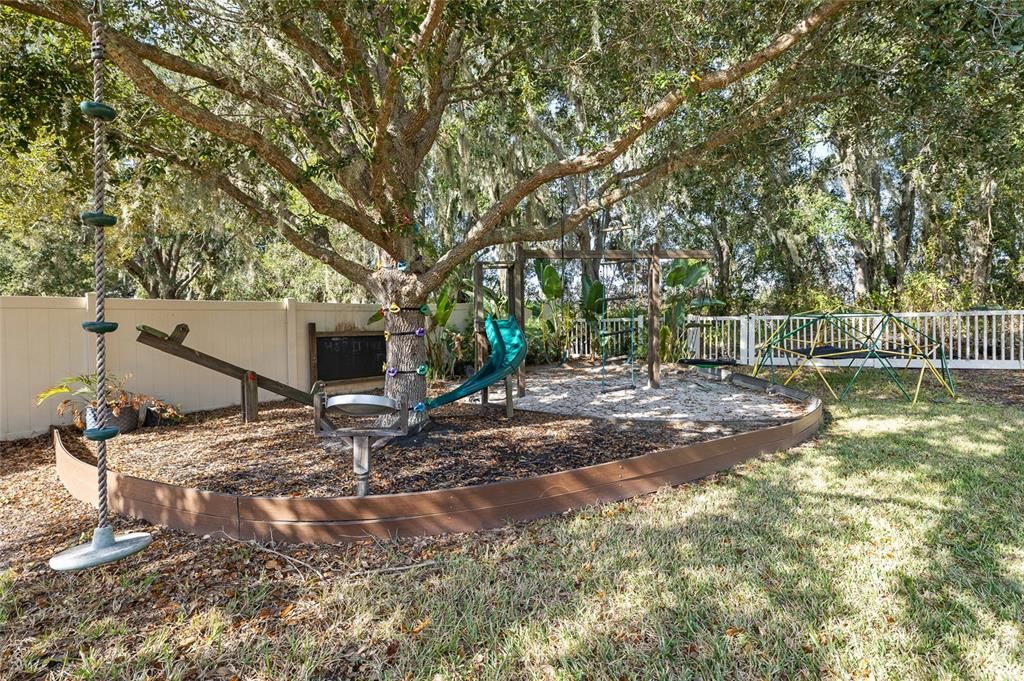 For Sale: $517,000 (4 beds, 3 baths, 2382 Square Feet)