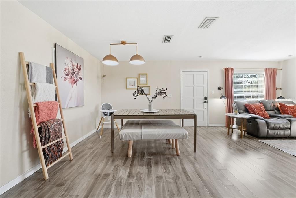 На продажу: $350,000 (3 спален, 1 ванн, 1358 Квадратных фут)