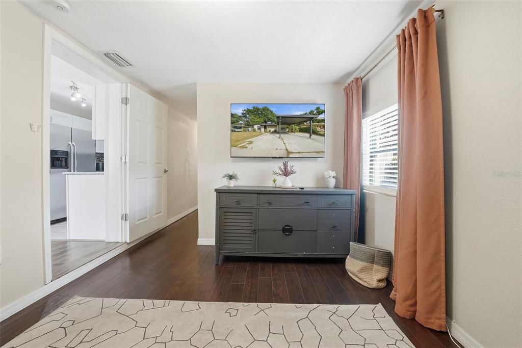 На продажу: $350,000 (3 спален, 1 ванн, 1358 Квадратных фут)