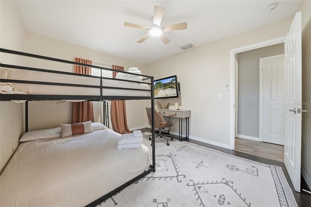 На продажу: $350,000 (3 спален, 1 ванн, 1358 Квадратных фут)