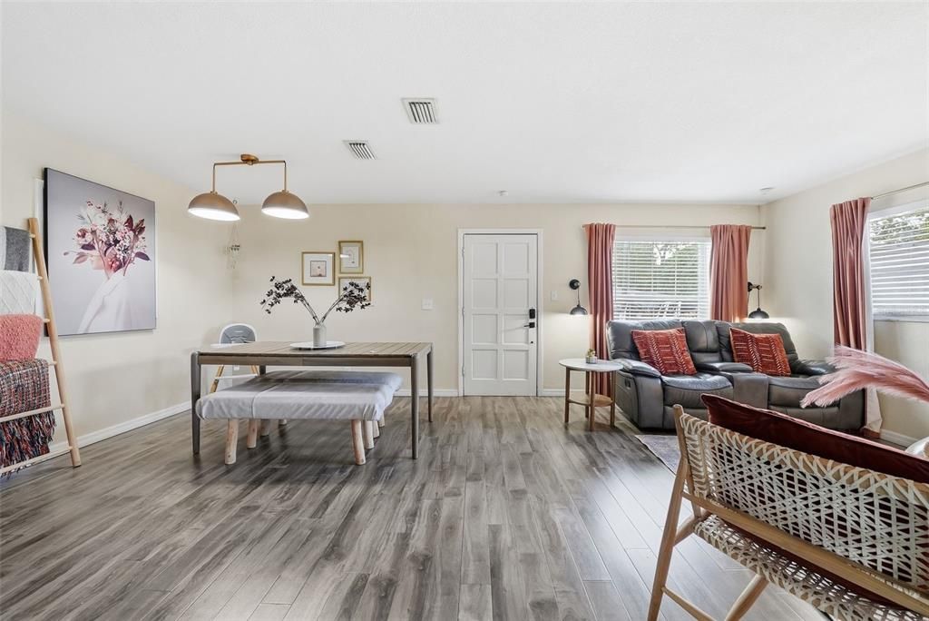 На продажу: $350,000 (3 спален, 1 ванн, 1358 Квадратных фут)