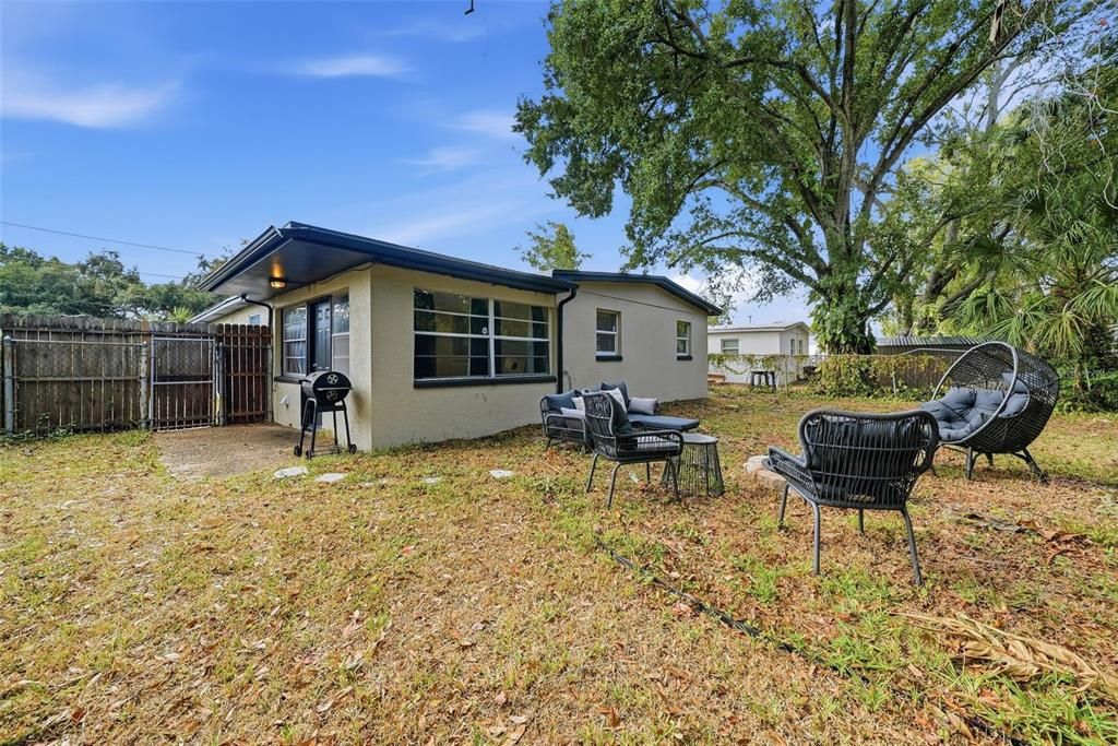 На продажу: $350,000 (3 спален, 1 ванн, 1358 Квадратных фут)