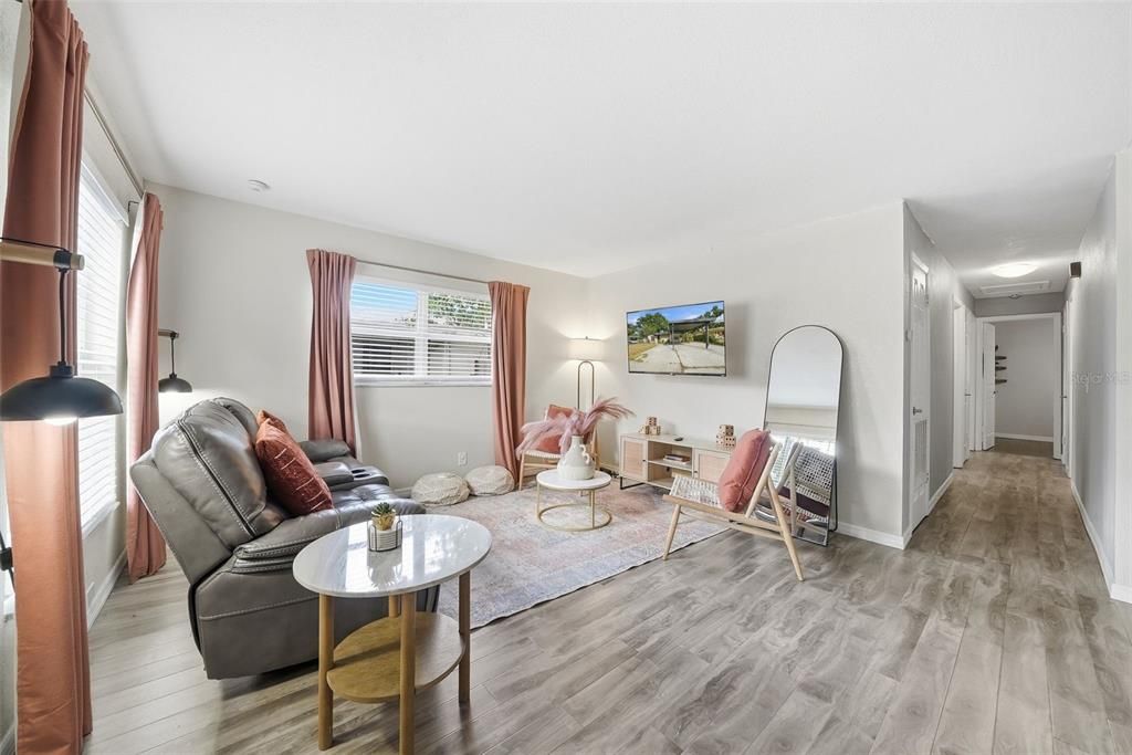 На продажу: $350,000 (3 спален, 1 ванн, 1358 Квадратных фут)