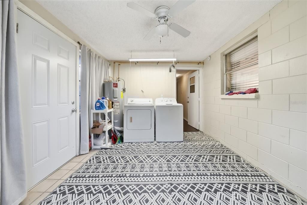 На продажу: $350,000 (3 спален, 1 ванн, 1358 Квадратных фут)