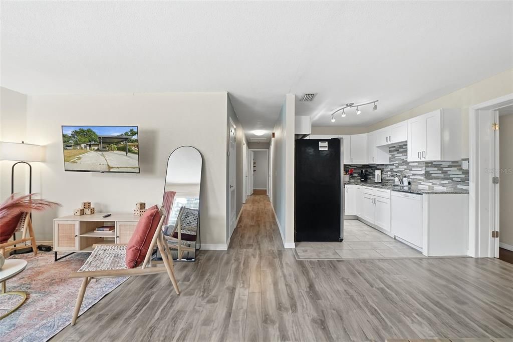 На продажу: $350,000 (3 спален, 1 ванн, 1358 Квадратных фут)