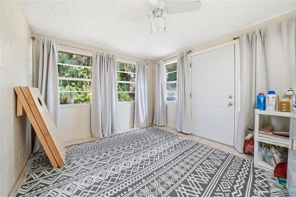 На продажу: $350,000 (3 спален, 1 ванн, 1358 Квадратных фут)