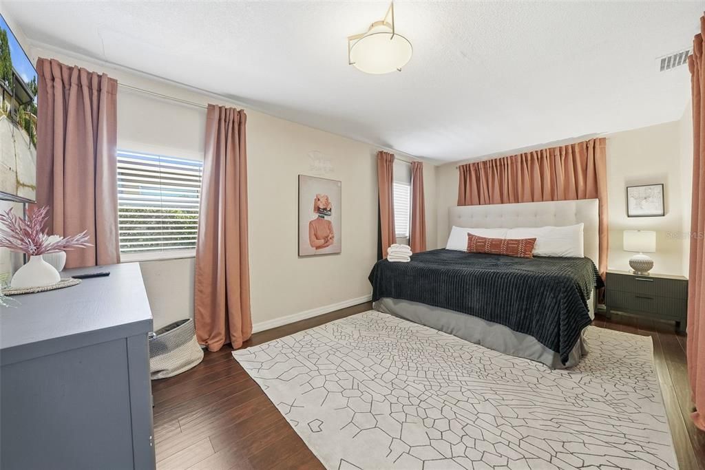 На продажу: $350,000 (3 спален, 1 ванн, 1358 Квадратных фут)