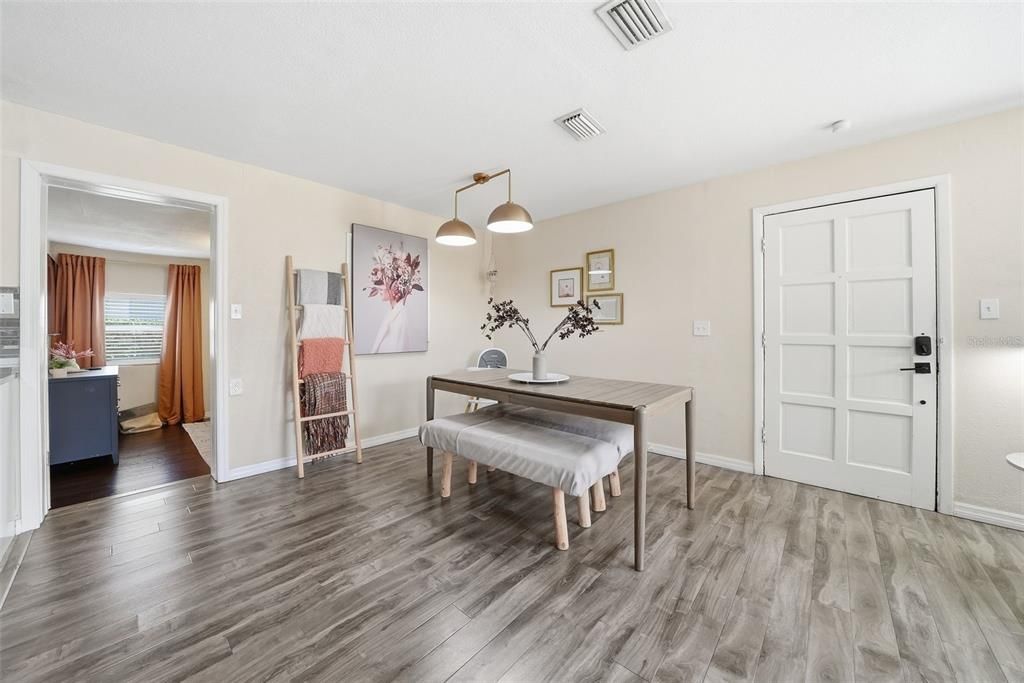 На продажу: $350,000 (3 спален, 1 ванн, 1358 Квадратных фут)