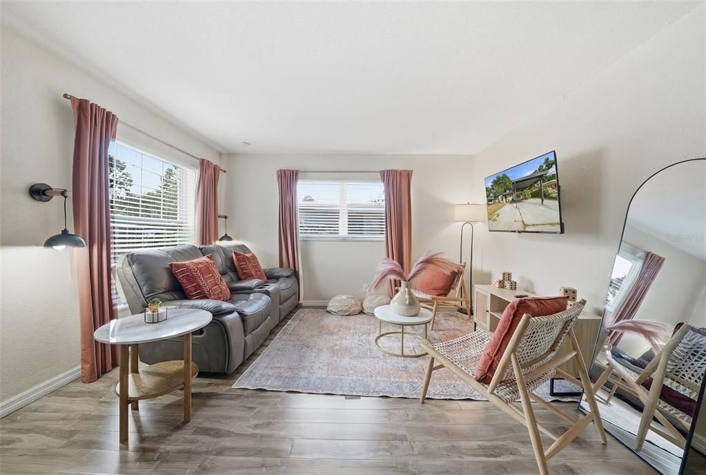 На продажу: $350,000 (3 спален, 1 ванн, 1358 Квадратных фут)