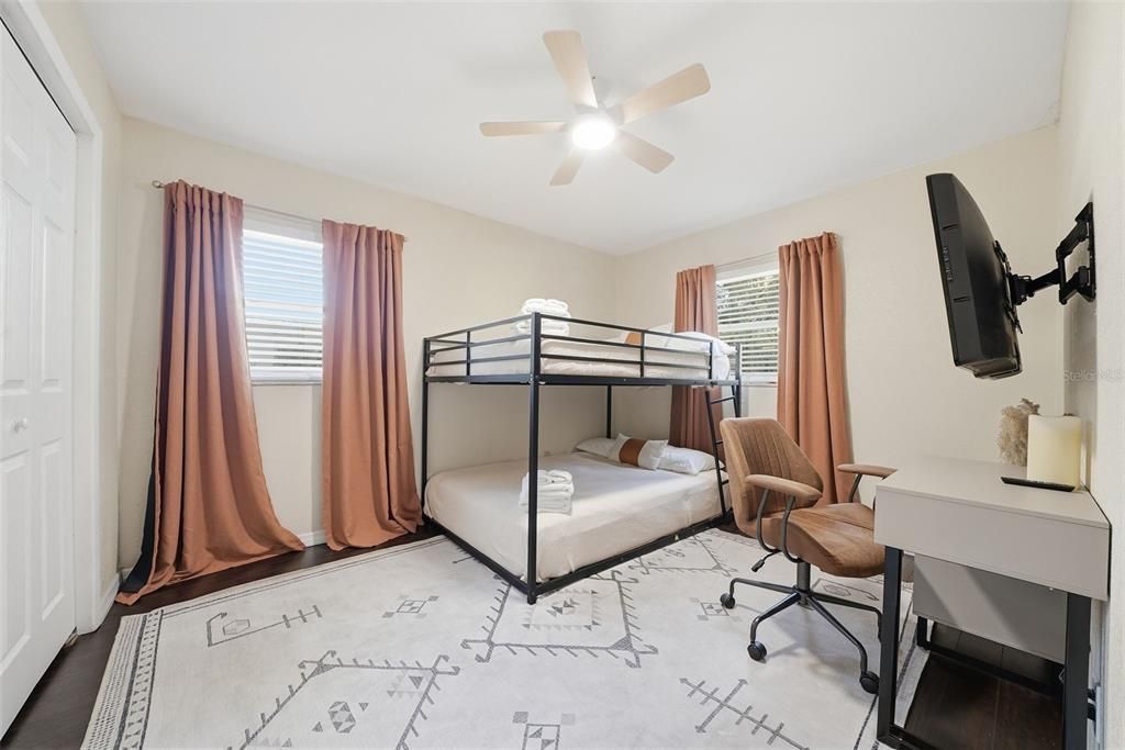 На продажу: $350,000 (3 спален, 1 ванн, 1358 Квадратных фут)