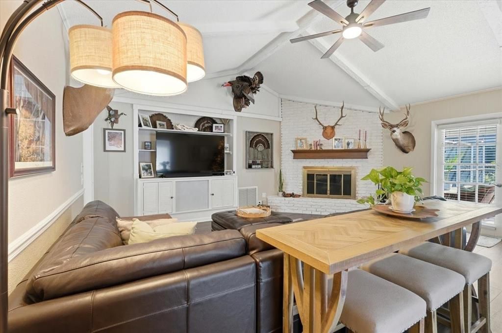 En Venta: $415,000 (4 camas, 2 baños, 2460 Pies cuadrados)