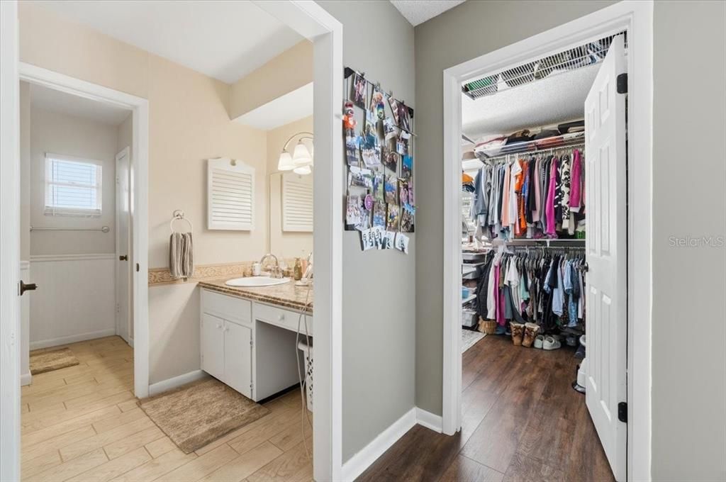 En Venta: $415,000 (4 camas, 2 baños, 2460 Pies cuadrados)