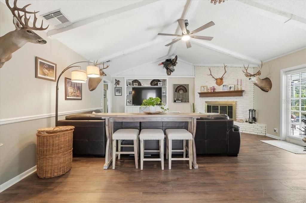 En Venta: $415,000 (4 camas, 2 baños, 2460 Pies cuadrados)