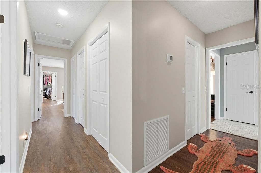 En Venta: $415,000 (4 camas, 2 baños, 2460 Pies cuadrados)