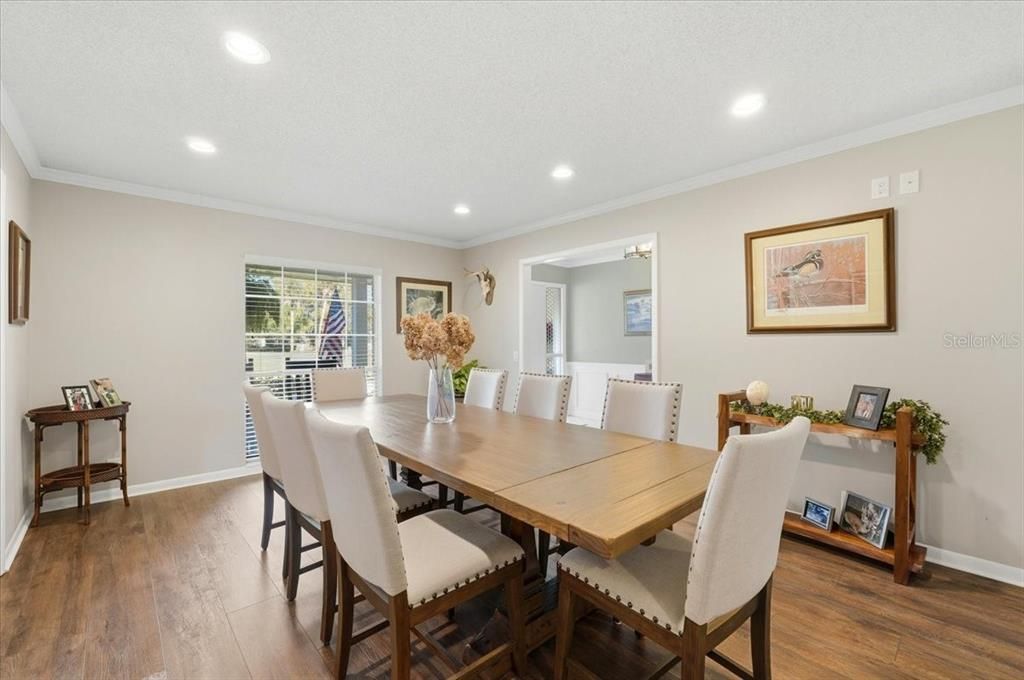 En Venta: $415,000 (4 camas, 2 baños, 2460 Pies cuadrados)