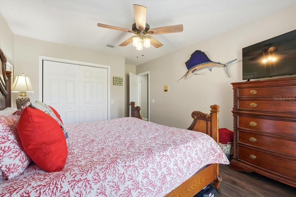 En Venta: $415,000 (4 camas, 2 baños, 2460 Pies cuadrados)