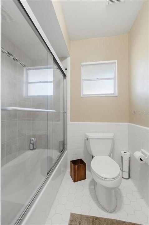 En Venta: $415,000 (4 camas, 2 baños, 2460 Pies cuadrados)