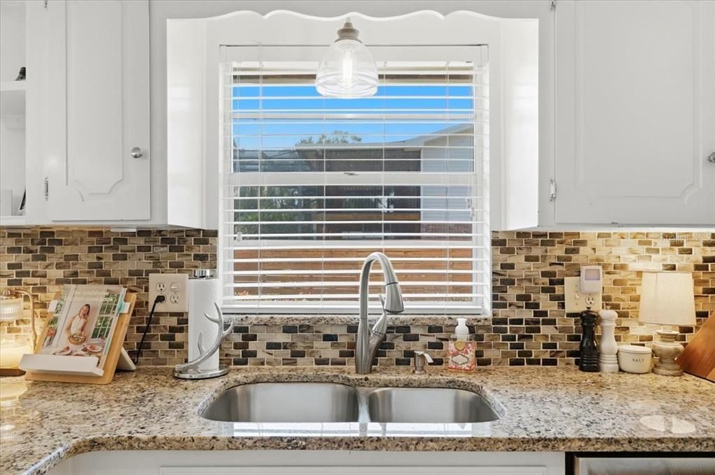 En Venta: $415,000 (4 camas, 2 baños, 2460 Pies cuadrados)