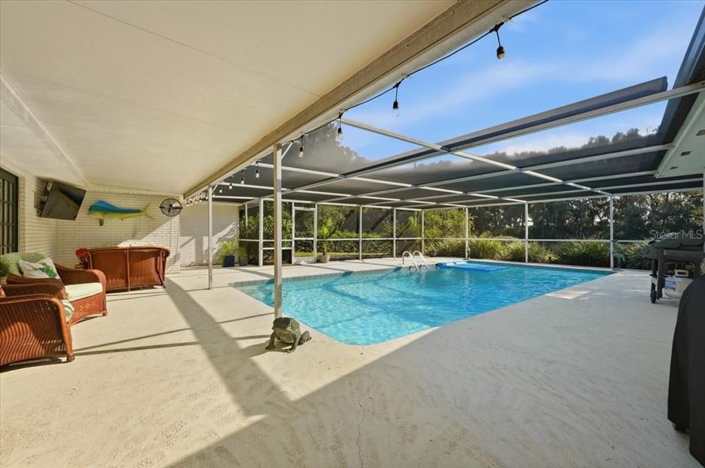 En Venta: $415,000 (4 camas, 2 baños, 2460 Pies cuadrados)