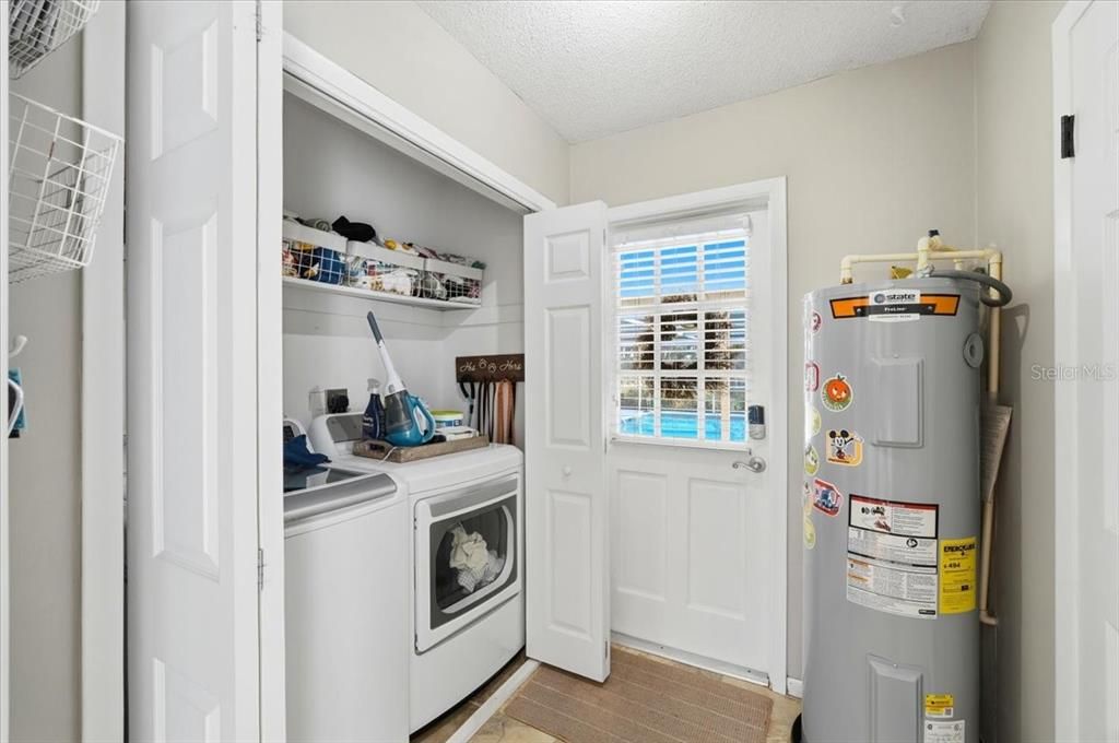 En Venta: $415,000 (4 camas, 2 baños, 2460 Pies cuadrados)