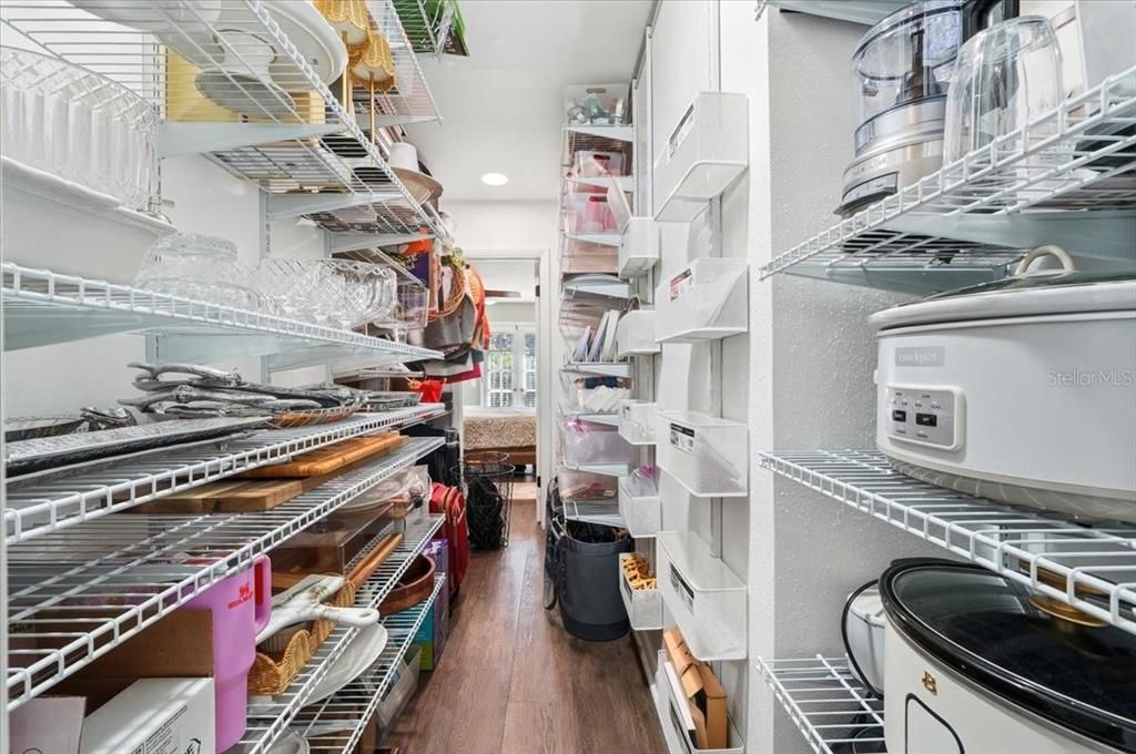 En Venta: $415,000 (4 camas, 2 baños, 2460 Pies cuadrados)