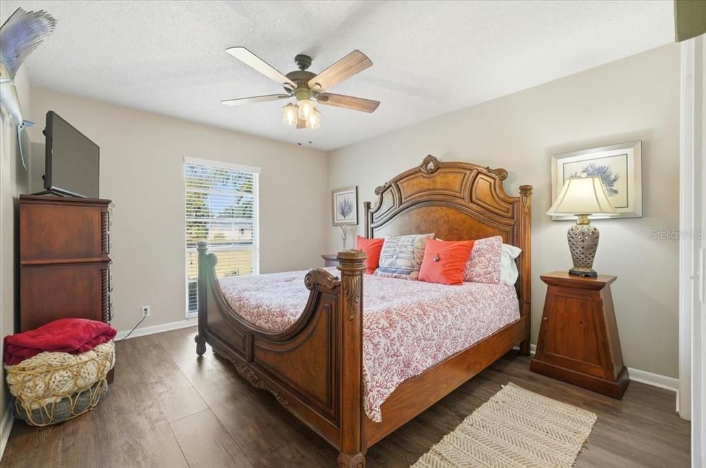 En Venta: $415,000 (4 camas, 2 baños, 2460 Pies cuadrados)