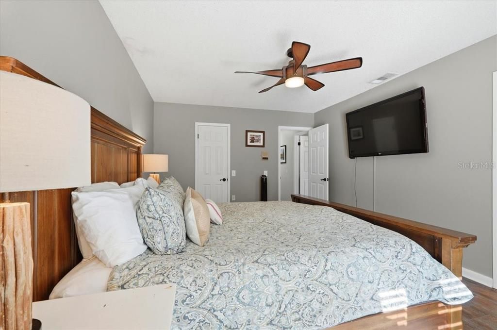 En Venta: $415,000 (4 camas, 2 baños, 2460 Pies cuadrados)