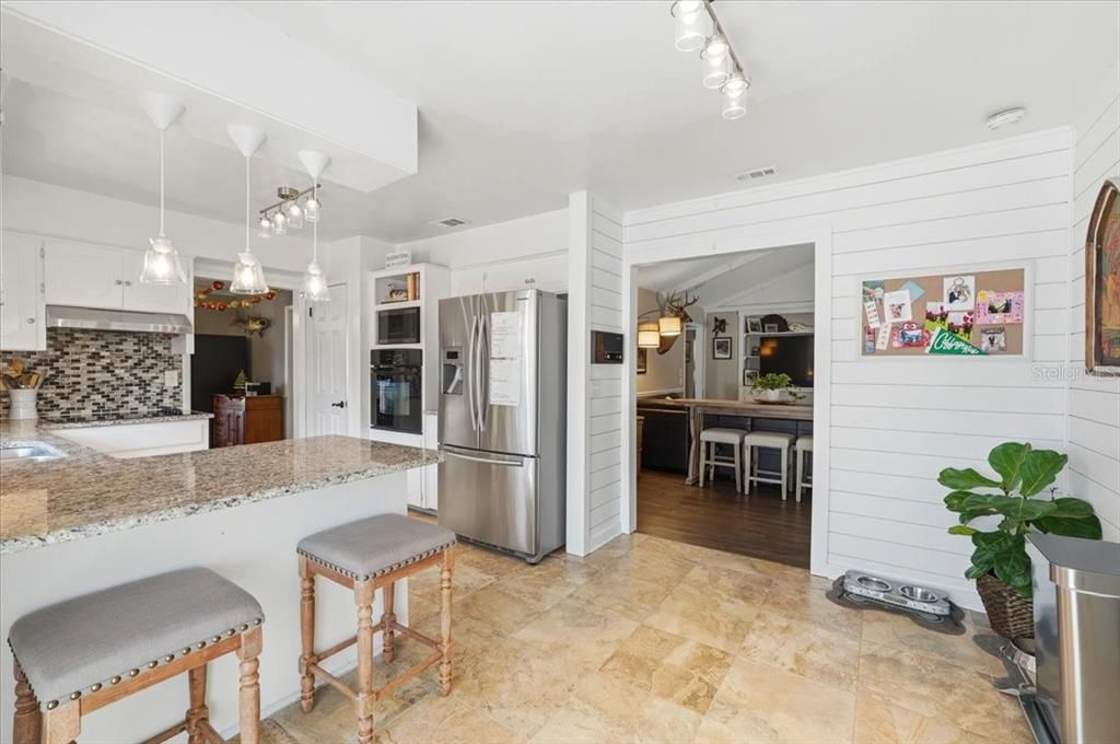 En Venta: $415,000 (4 camas, 2 baños, 2460 Pies cuadrados)