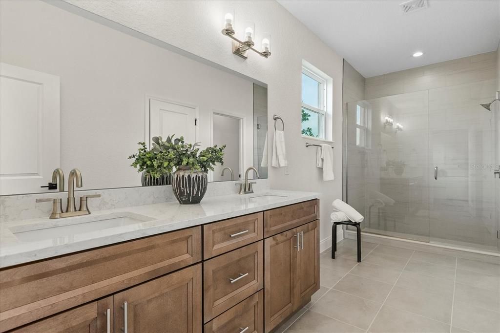 For Sale: $349,900 (4 beds, 2 baths, 1913 Square Feet)